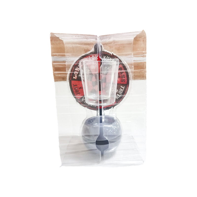 Gioco della roulette sul tavolo del vino
