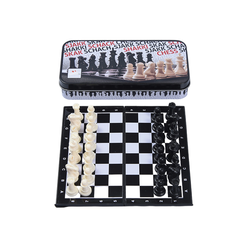 Set di scacchi in mini scatola di latta