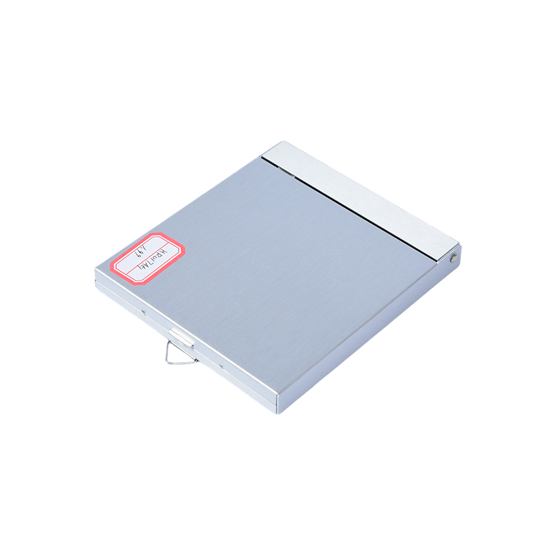 Gioco combinato di freccette magnetiche e tris con custodia in metallo portatile
