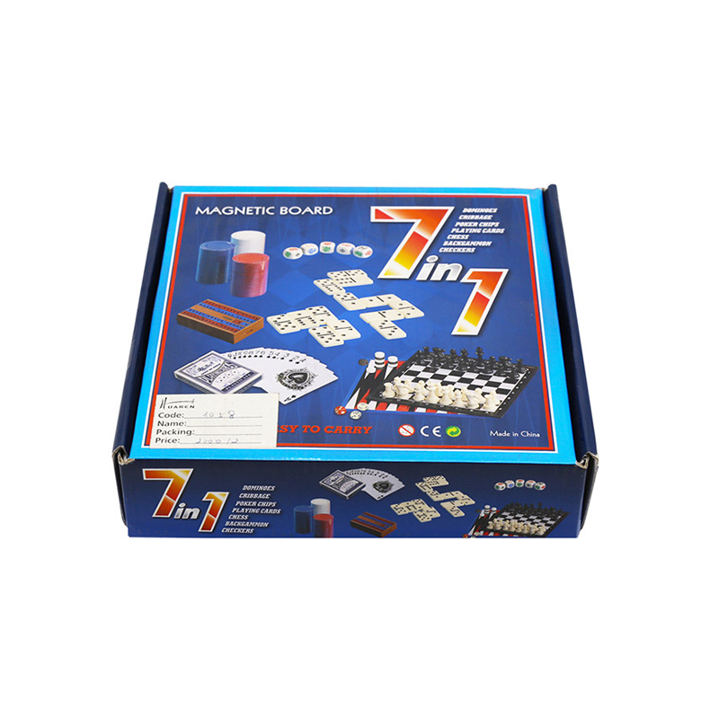 Set multigioco classico: combinazione di scacchi, domino, poker e dama