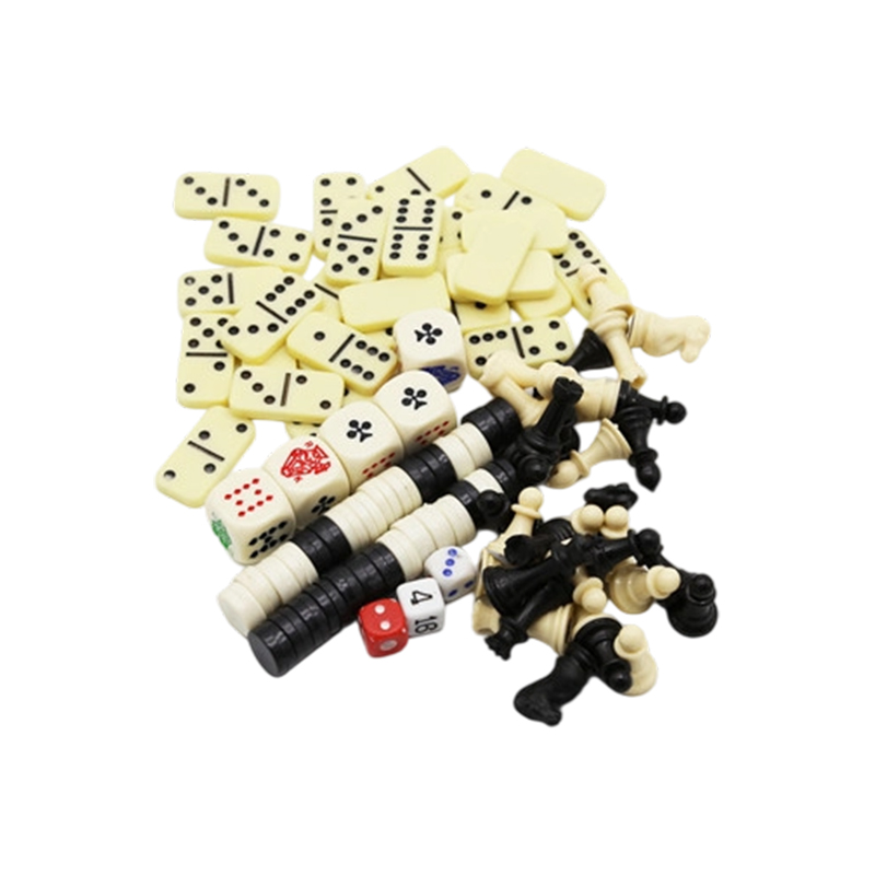 Set multigioco classico: combinazione di scacchi, domino, poker e dama