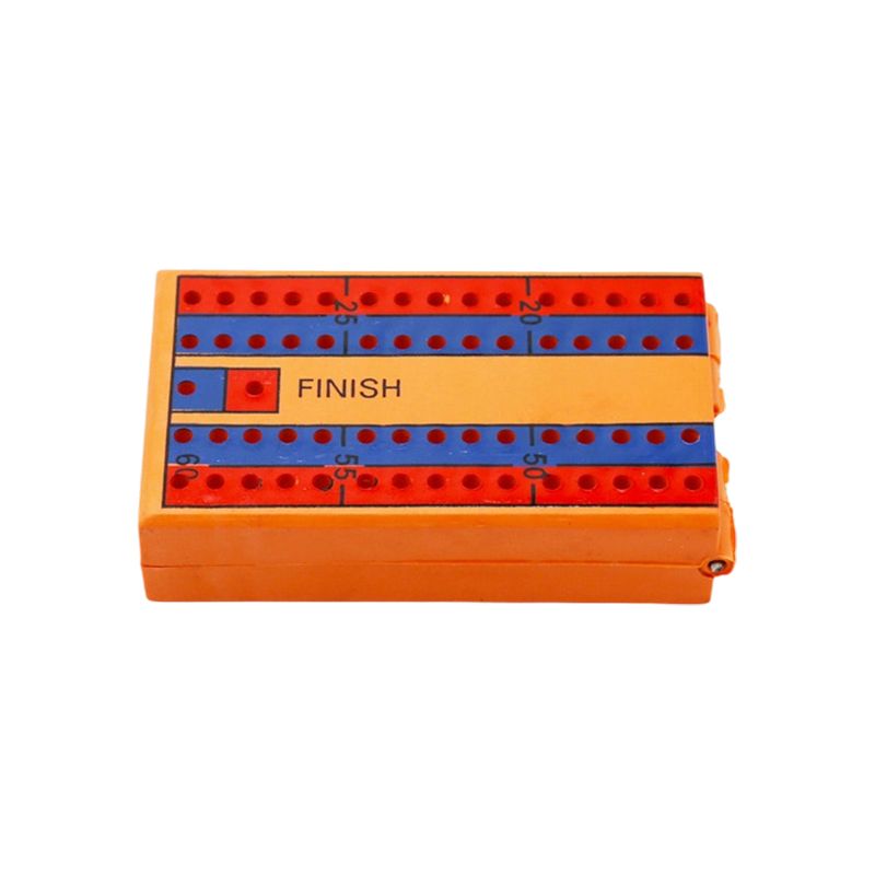 Set multigioco classico: combinazione di scacchi, domino, poker e dama