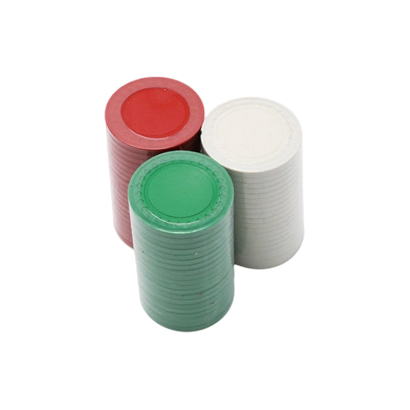 Set multigioco classico: combinazione di scacchi, domino, poker e dama