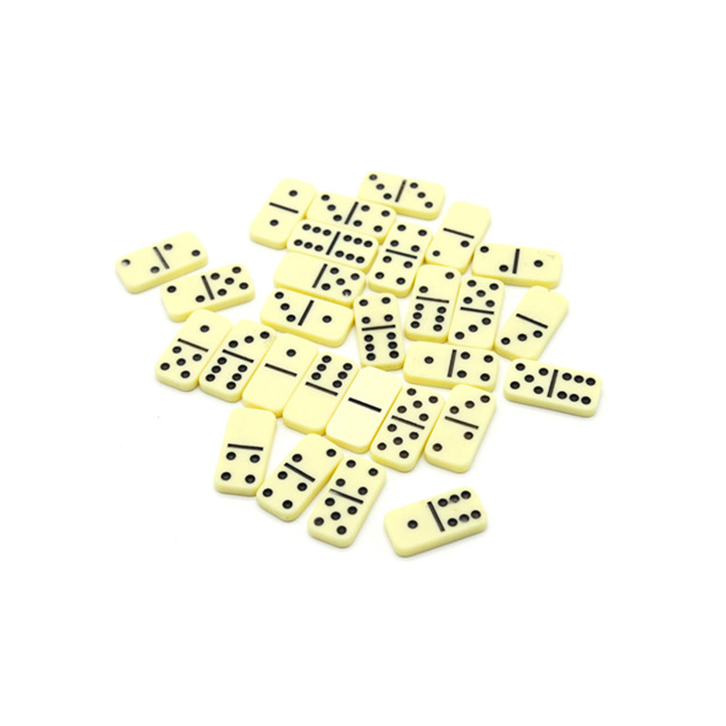 Set multigioco classico: combinazione di scacchi, domino, poker e dama