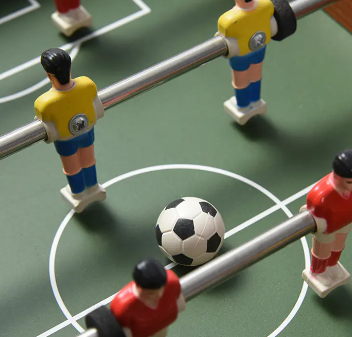 In che modo i giochi di biliardino migliorano il team building e la produttività sul posto di lavoro?